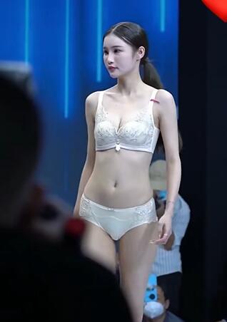快手模特内衣T台走秀2