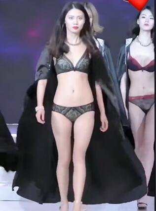 快手模特内衣T台走秀19
