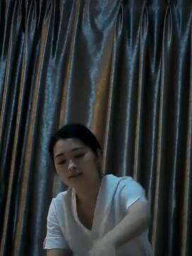 清纯白裙按摩小妹