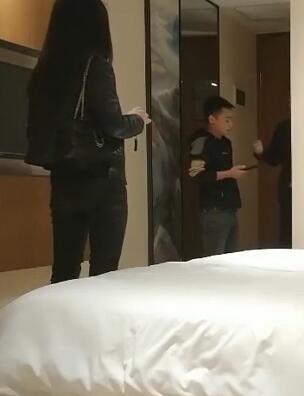 野狼出击03-23皮裤性感外围