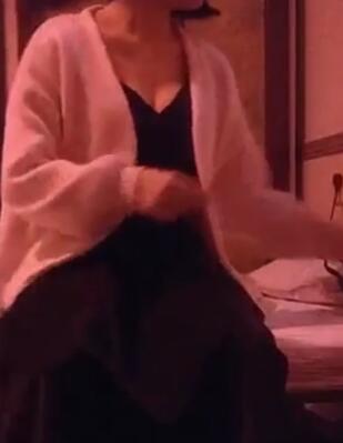 村长深夜连续光顾两个按摩店萝莉小妹