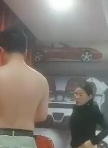 大叔约广场舞大妈