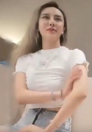 妹子骑脸强迫你