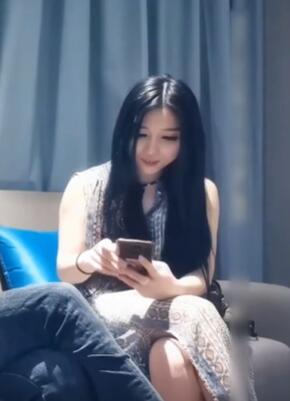 小伙子约到超高颜值美女不看看可惜