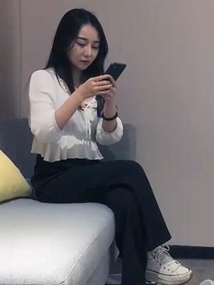 约了个白衣黑裤妹子