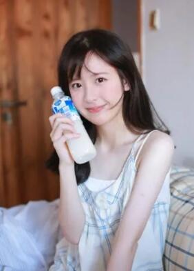 女生称遭老师侵犯后被塞红包