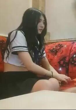 午夜访花07-04KTV玩4p