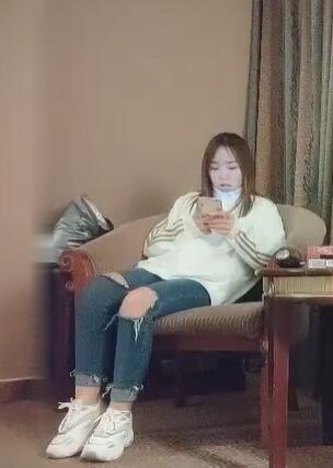 600块约个零零后嫩妹子多给小费