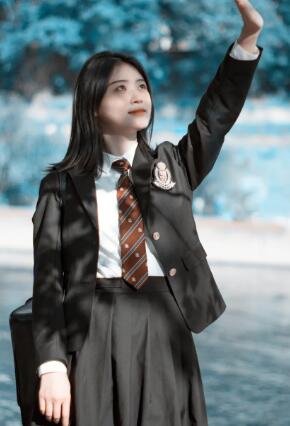 学渣坐在学霸鸡叭上面写作业视频