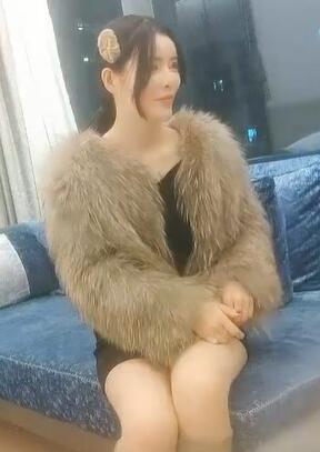 董卿李思思被带离办公室微博