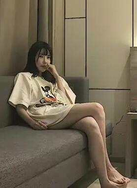 小莹客厅激情46章至50章视频