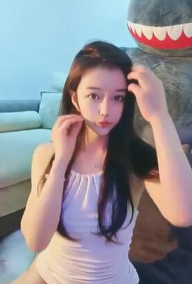 勾人魂魄 一级模特儿 倒在她裙子青柠影视
