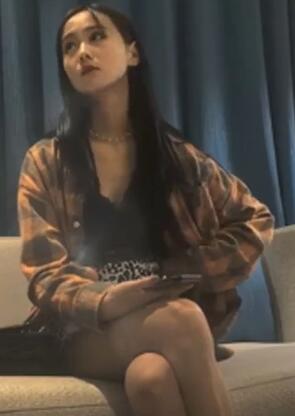 颜值不错豹纹裙妹子开档黑丝秋霞电影
