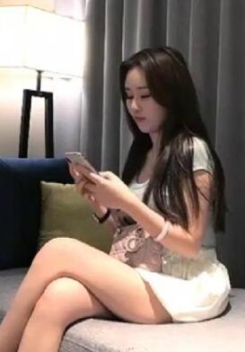 小哥重金约白白嫩嫩的气质美少妇貌美大长腿