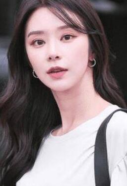 金小胖饭店约个长得像明星李珠彬的精灵女