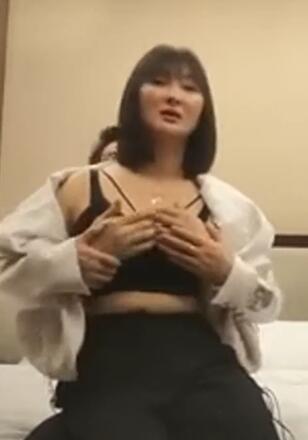 锤子短发气质小姐姐2000赴约共度鱼水之欢