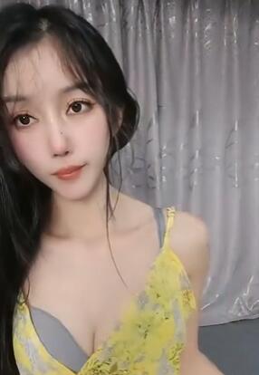 颜值尤物女神黄色长裙细腰大长腿