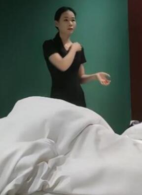 探妹小瑜寻欢深夜约了身材萌妹子
