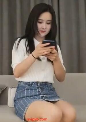 眼镜哥高品质操美女白裙小姐姐黑丝