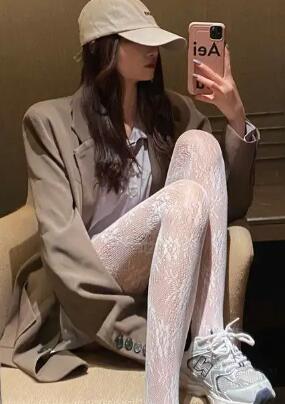 约了个丰满小妹换上连体网袜