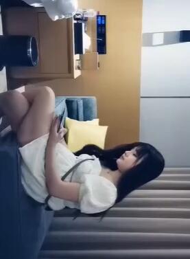 超漂亮白色短裙小美女秋霞电影