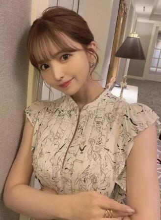 ���D����2