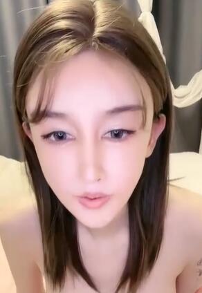 混血极品美腿花臂纹身女神直播大秀