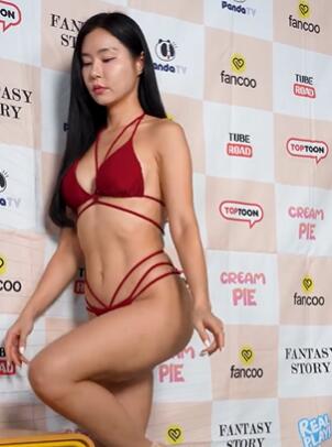 健身模特美人Beauty在比基尼拍照区