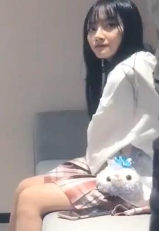 白色卫衣JK少女