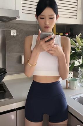 开心的小马 藏青色瑜伽裤 能看到一点鲍鱼轮廓