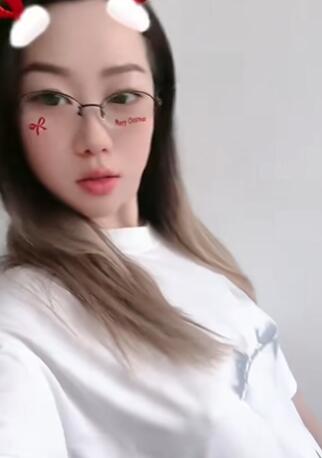 美女口罩被跳掉了乖乖