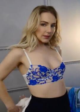 金发空姐脱掉制服跟你玩起来