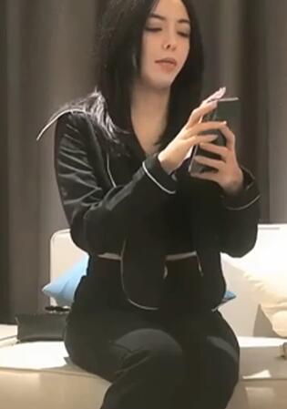 黑衣妹子酒店 穿著内衣黑丝高跟鞋
