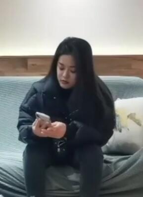 黄先生今晚约了个黑色外套肥肥妹子